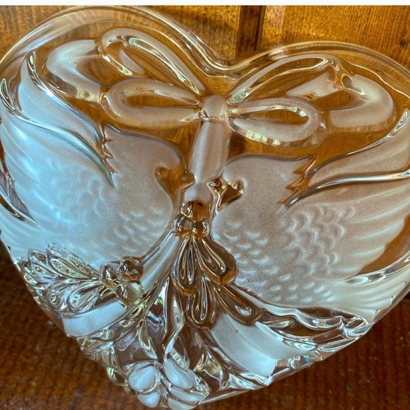 Vintage Heart Shaped Glass Trinket Dish - Picture 2 of 7